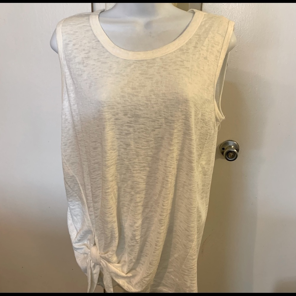 Women’s top size Med